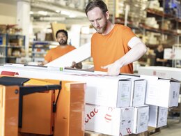 warehouse staff packing boxes | © Scandraft AB